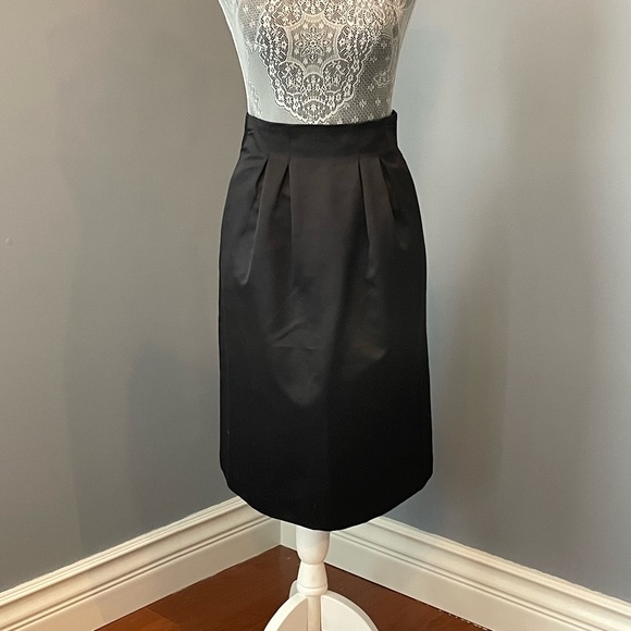 H&M Dresses & Skirts - H&M Midi Skirt